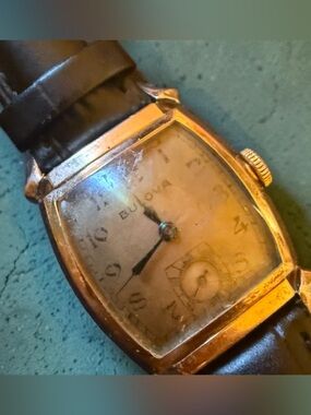 Vintage 1940s Bulova tank Men’s Watch. freshly serviced gold filled runs perfect